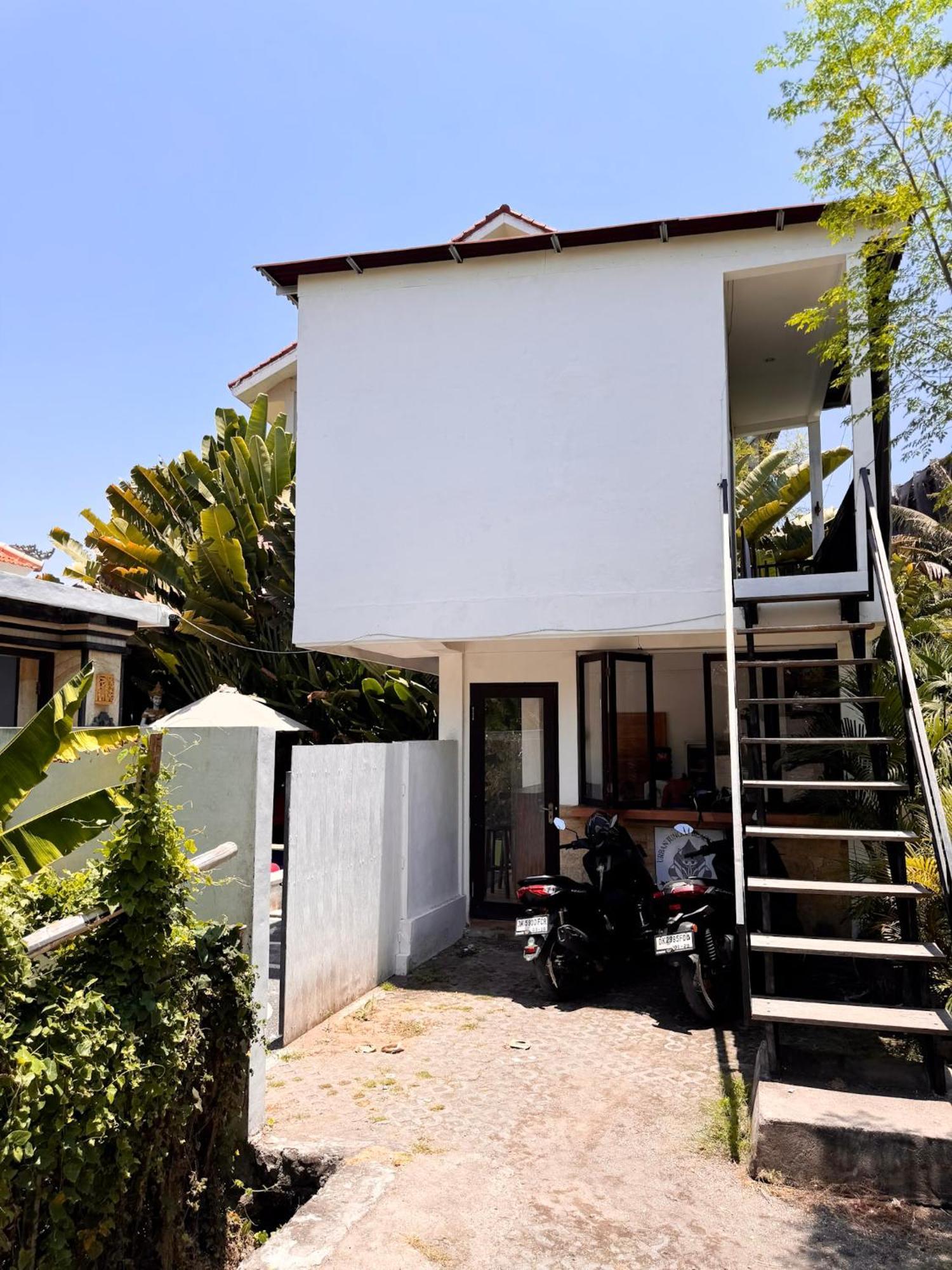 Urban Jungle Beach House Canggu Екстериор снимка