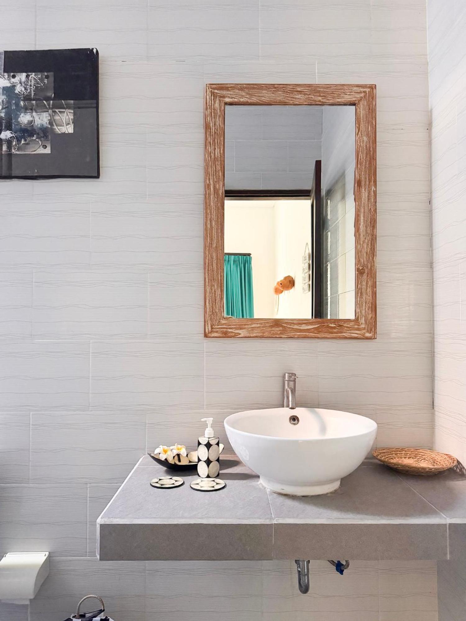 Urban Jungle Beach House Canggu Екстериор снимка